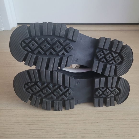 Kenneth Cole New York Women's Maple Pull On Chelsea Lug Sole Boots White, Sz 10 - Picture 8 of 10